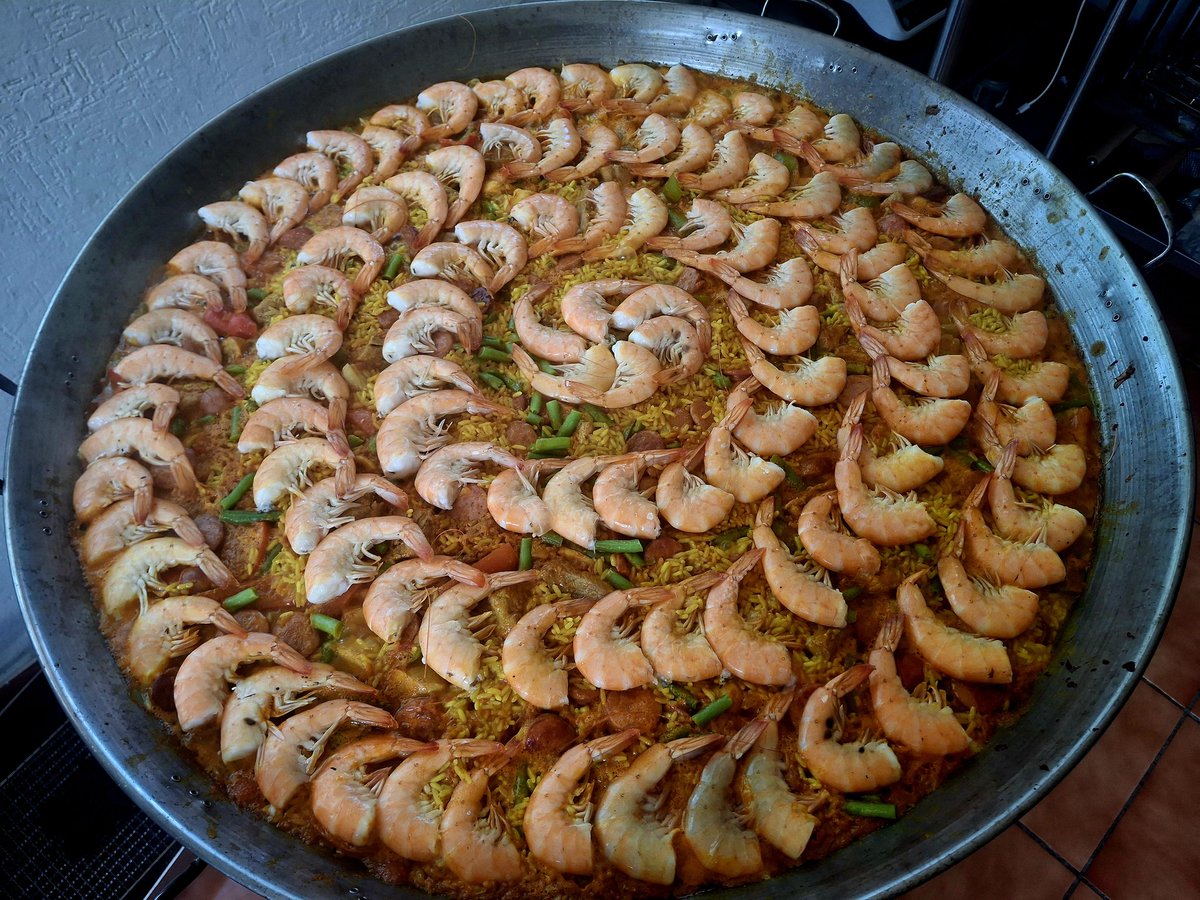 "Paella" para 50, falafel, hummus y pimientos del padrón