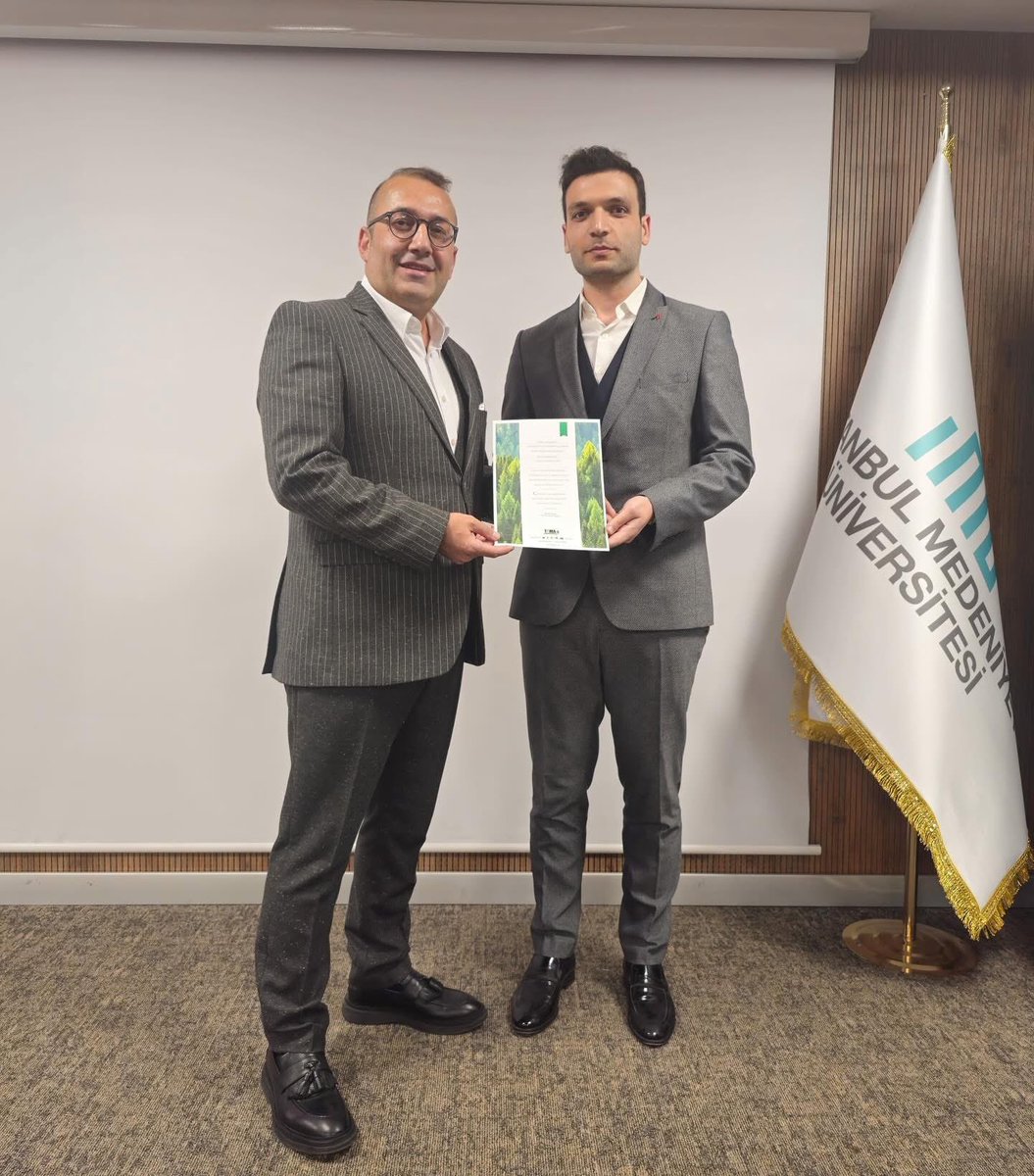 TESİAD Genel Başkanı Dr. Halil İbrahim Yılmaz, İstanbul Medeniyet Üniversitesi Kariyer Haftası kapsamında öğrencilerle bir araya geldi.
Gençlerle tecrübelerini paylaşan Dr. Yılmaz, iş dünyası ve kariyer planlaması üzerine önemli tavsiyelerde bulundu.