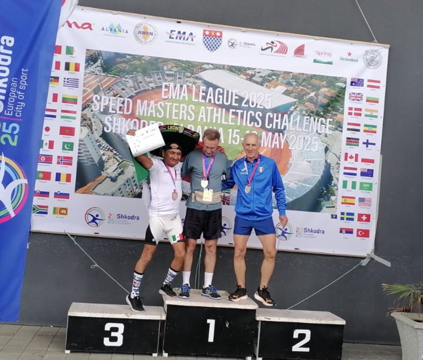 atletamastermex's tweet photo. @AleGutierrez_mx @municipio_leon @AllanLeon_ B.día.El día de hoy  gané medalla de oro 🥇 en los 300 metros con vallas . Mañana es la ceremonia de premiación y subiré fotos. Y en 100 mts planos gane el tercer lugar  Total 1 de oro y 1 de bronce. En la Gala Mundial Master de velocidad y vallas en Shkodra Albania https://t.co/7jyG97R2vz