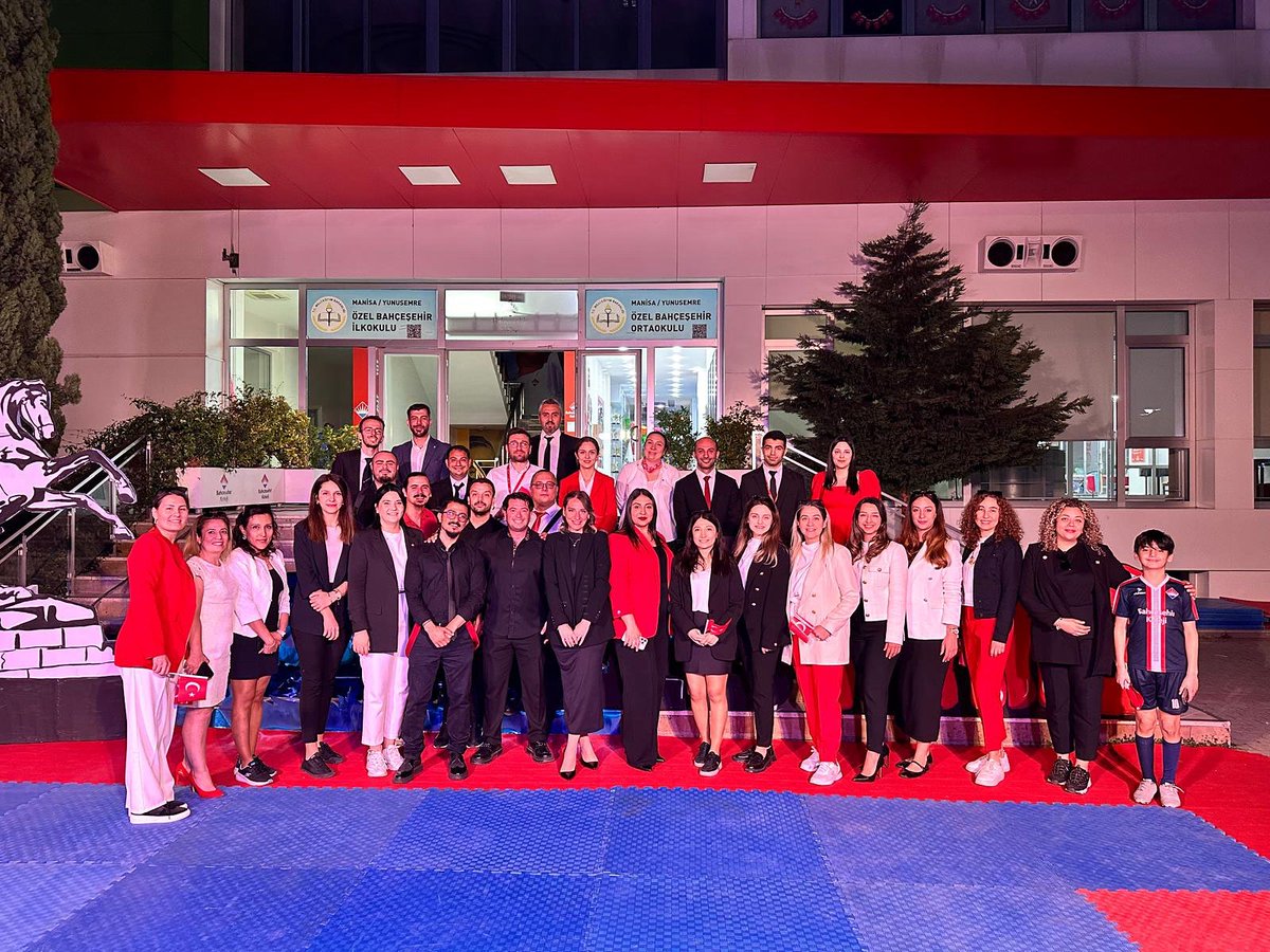 Manisa Bahçeşehir Koleji olarak, 19 Mayıs Atatürk'ü Anma, Gençlik ve Spor Bayramı’nı büyük bir coşku ve gururla kutladık. Bu anlamlı günde bizlerle birlikte olan değerli velilerimize, emeğiyle ve yüreğiyle katkı sunan tüm öğretmenlerimize en içten teşekkürlerimizi sunarız.❤️💙