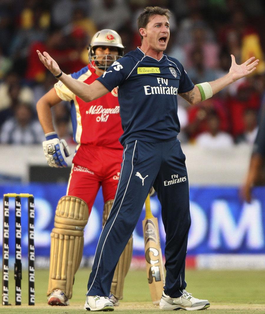 PangavhaneAP's tweet photo. Remember Deccan Chargers? Classy dark blue jerseys (Puma/Nike), premium sponsors, Sony’s crisp coverage—cricket first, ads later. Now? Jerseys are cluttered with local logos, commentary feels like a reality show. #IPL https://t.co/WY9mHwmLDN