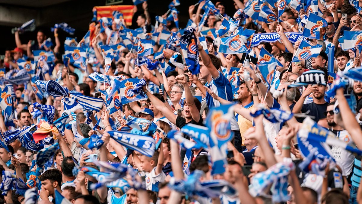 RCDEspanyol's tweet photo. 𝑴𝒊𝒍 𝒃𝒂𝒏𝒅𝒆𝒓𝒂𝒔 𝒐𝒏𝒅𝒆𝒂𝒓𝒂́𝒏... 🎶 https://t.co/4b2300cmno