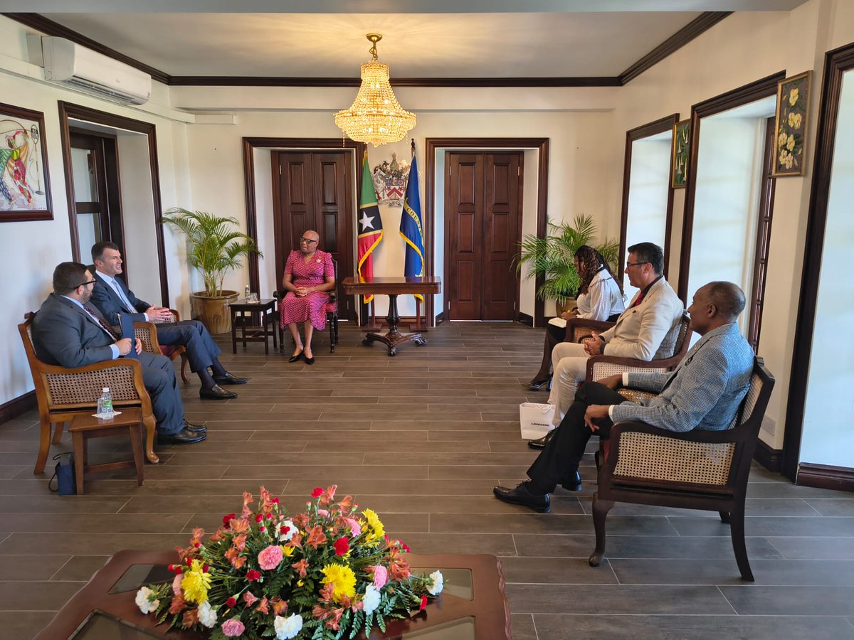 SdS <a href="/GiorgioSilli/">Giorgio Silli</a> a Saint Kitts e Nevis per incontri di #diplomaziadellacrescita con Governatore Generale, Primo Ministro e Ministro degli Esteri. Rilanciati i rapporti bilaterali e con 🇪🇺 in vista XII Conferenza🇮🇹-AmericaLatina e Caraibi e vertice UE-CELAC.