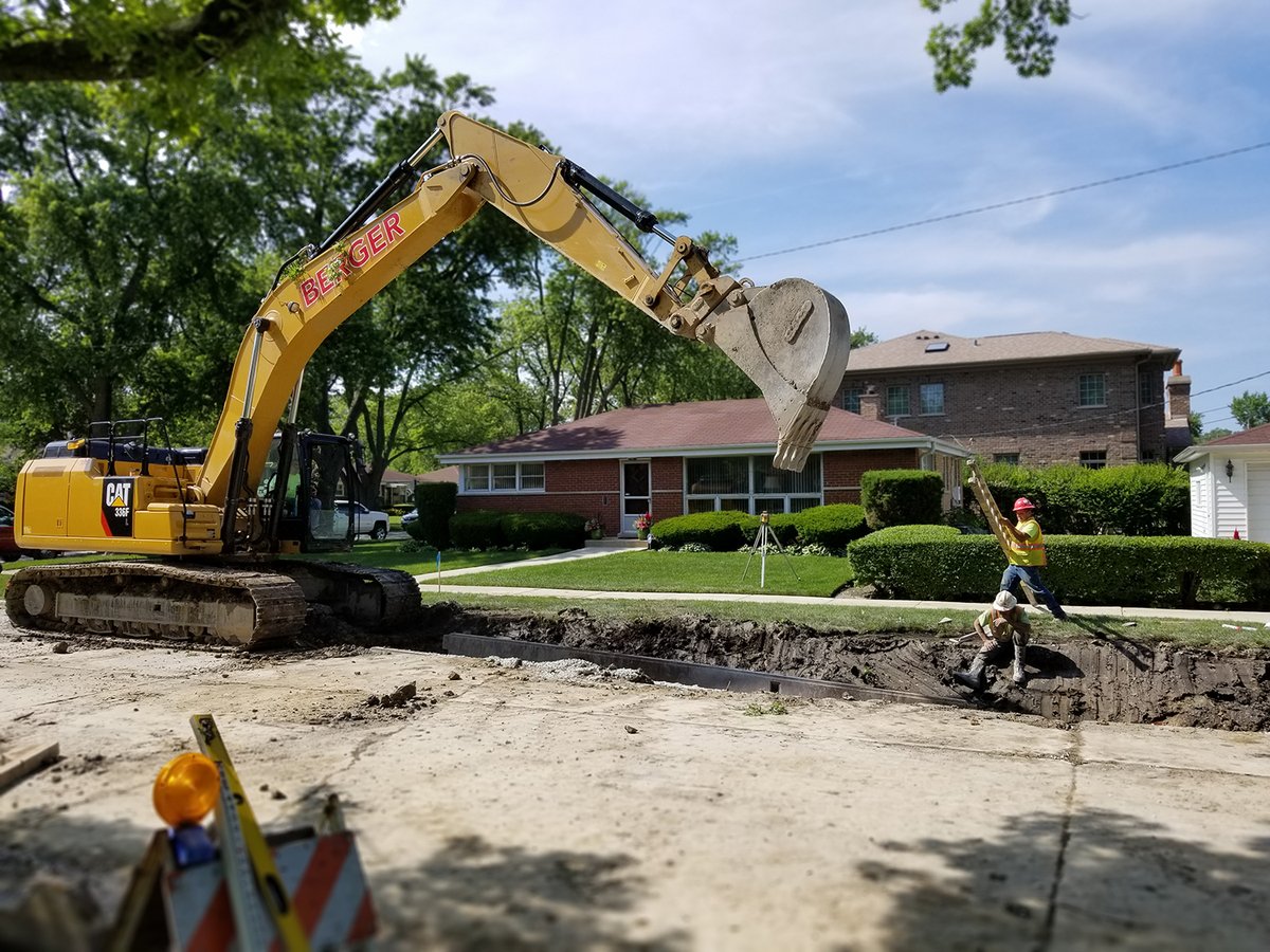 #ThrowbackThursday #InfrastructureWeek
2017: Morton Grove &amp; Niles formed a commission to switch water suppliers after 100+ yrs.
💧62k ft of main, 2 pump stations, 7M gal reservoir
 ⚙️ 6 design firms
 ⏱️ Fast-track delivery
🏆 #ASCEAward Outstanding Civil Engineering Achievement.