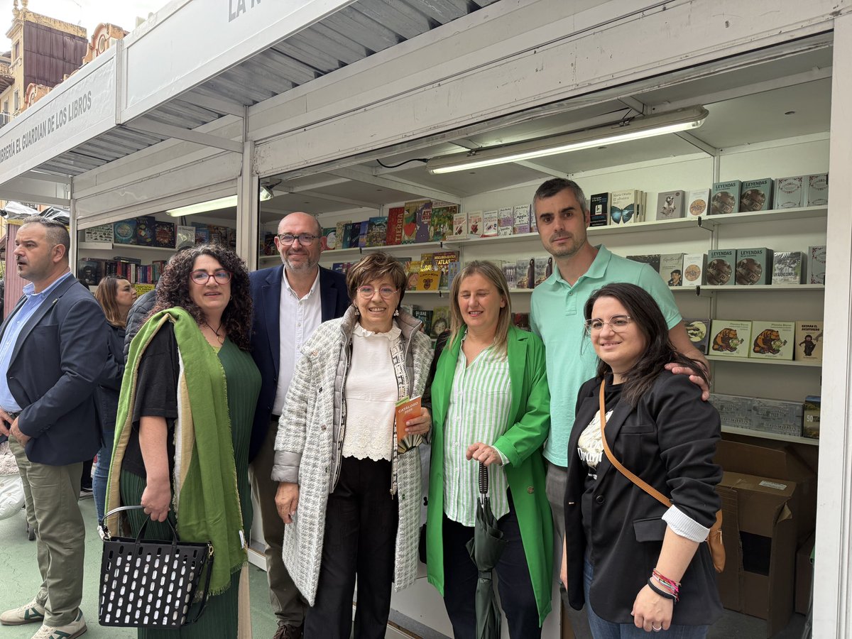 Ayuntamiento de León (@leonayto) on Twitter photo 📖 En palabras de la concejala Elena Aguado, "no puede ser mala vida la que discurra entre esas dos actividades tan radicalmente creativas y satisfactorias", remarcando que "las gentes de León lo sabemos bien porque aquí se lee y se come mejor".
<a href="/ferialibro_leon/">Feria del Libro de León</a>
<a href="/AytoLeonCultura/">Ayuntamiento de León - Cultura</a> 📖 En palabras de la concejala Elena Aguado, "no puede ser mala vida la que discurra entre esas dos actividades tan radicalmente creativas y satisfactorias", remarcando que "las gentes de León lo sabemos bien porque aquí se lee y se come mejor".
<a href="/ferialibro_leon/">Feria del Libro de León</a>
<a href="/AytoLeonCultura/">Ayuntamiento de León - Cultura</a>