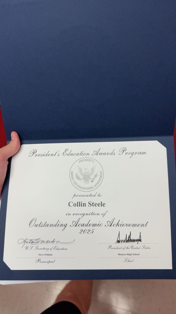 Student athlete‼️<a href="/SienaHeightsFB/">Siena Heights University Football</a> <a href="/CoachKohn12/">Matt Kohn</a>
