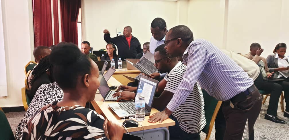 Rwanda_Justice's tweet image. Day 2 | Training on Human Rights Instruments &amp;amp; Reporting Tools
The day focused on domestic implementation of human rights instruments and effective use of reporting tools. Participants engaged in group discussions on the Universal #HumanRights Index.
#HumanRights #ReportingTools