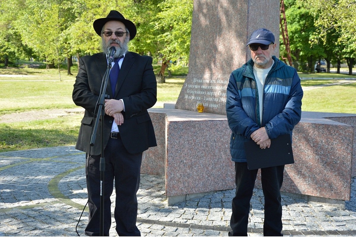 FJCU's tweet image. A memorial gathering was held in #Kropyvnytskyi to honor the Ukrainians who risked their lives to save #Jews from Nazi terror during World War II. The ceremony took place near the memorial sign “To the Jews – Victims of Nazism”, located in the Righteous Among the Nations Square