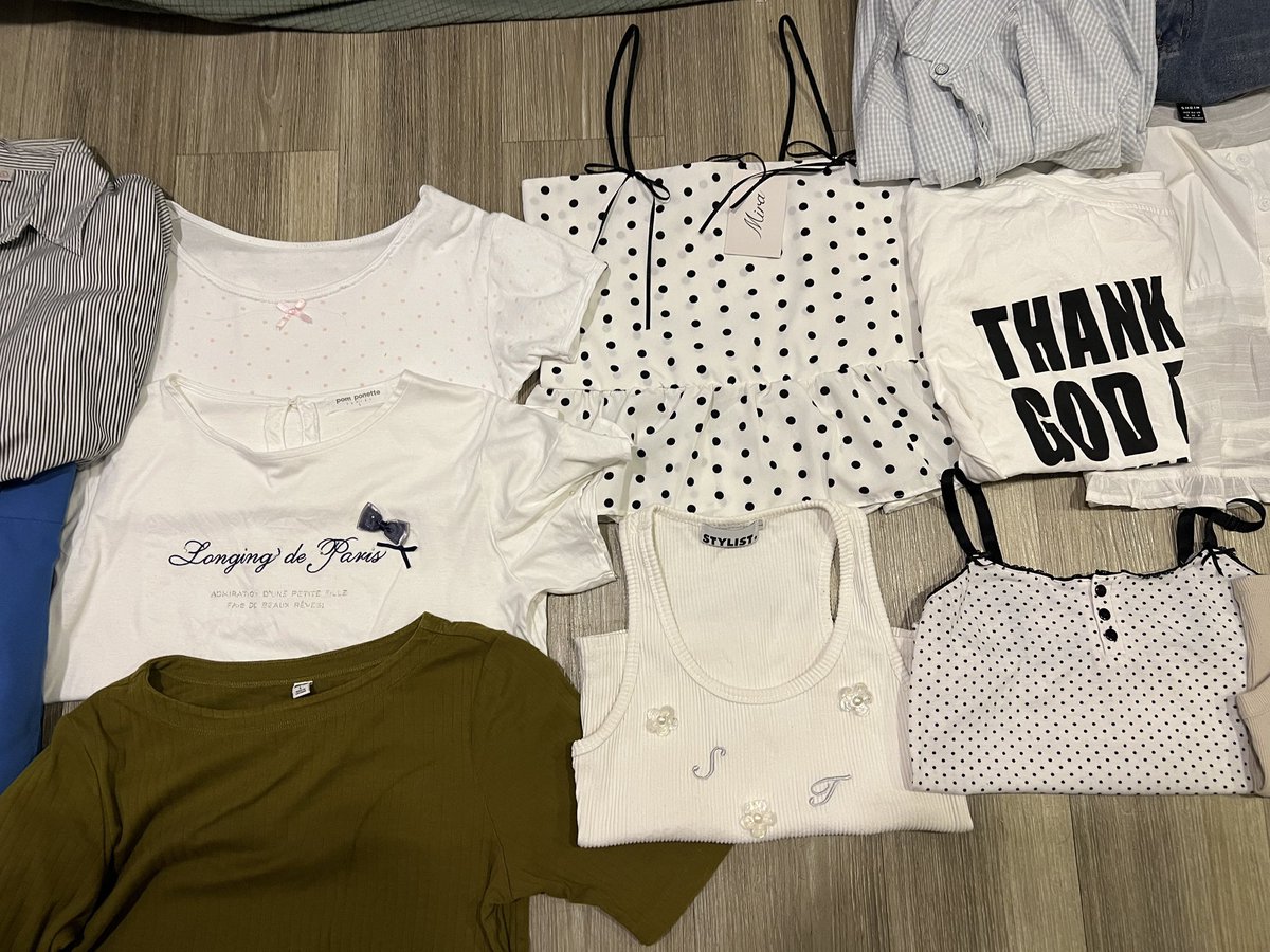 usebyallbywsm's tweet image. โล๊ะตู้เสื้อผ้า 
🧢👕👗🧤👛👚🎒🧣🧦🧳

stylist/mirabangkok/berlin/uniqlo มีมากกว่าในรูป

ลงวันศุกร์ที่16 เวลา 19:00 น.
shipping j&amp;amp;t  &amp;amp; flash 45.- 
รี+เฟบ ลด5.-
ปักไว้เลยค่า เดี๋ยวมาเรียกคับ♥️

#ส่งต่อเสื้อผ้า #ส่งต่อเสื้อผ้ามือสอง #เสื้อผ้ามือสองราคาถูก #โล๊ะตู้เสื้อผ้า