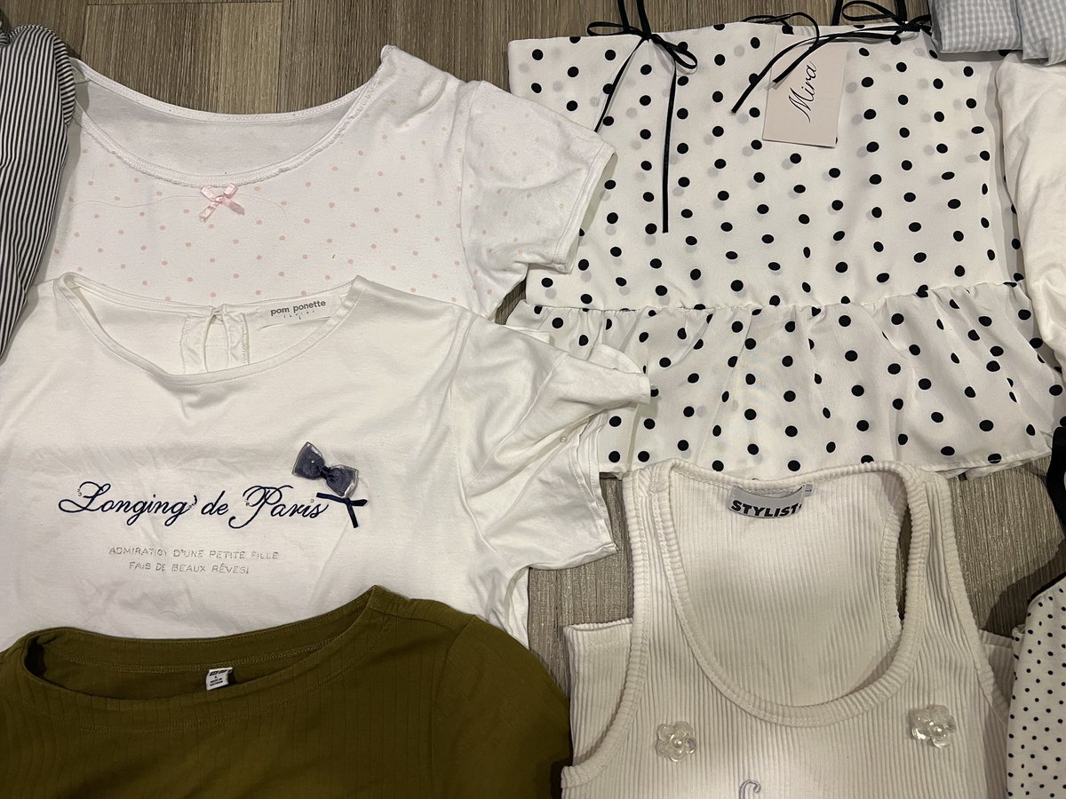 usebyallbywsm's tweet image. โล๊ะตู้เสื้อผ้า 
🧢👕👗🧤👛👚🎒🧣🧦🧳

stylist/mirabangkok/berlin/uniqlo มีมากกว่าในรูป

ลงวันศุกร์ที่16 เวลา 19:00 น.
shipping j&amp;amp;t  &amp;amp; flash 45.- 
รี+เฟบ ลด5.-
ปักไว้เลยค่า เดี๋ยวมาเรียกคับ♥️

#ส่งต่อเสื้อผ้า #ส่งต่อเสื้อผ้ามือสอง #เสื้อผ้ามือสองราคาถูก #โล๊ะตู้เสื้อผ้า