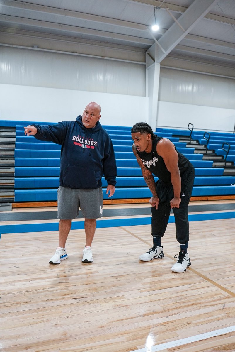 Dwilliams1515's tweet photo. Few people have the dedication or heart to get after it at 4:00am. Must be cut from a different cloth..no excuses ..@ZagMBB is getting a good one. #Zags #HighMajor #BreakfastClub https://t.co/KtL2jtdAu1