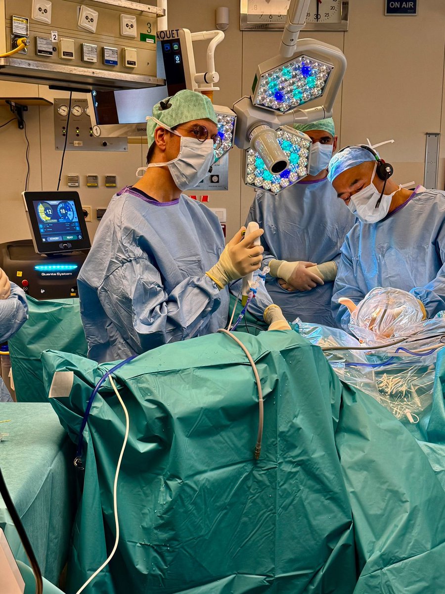 Quanta Surgery (@quanta_system) on Twitter photo #beam25 - Day 1️⃣
Special Thanks to Dr. Tom Chi & Dr. <a href="/thomastailly/">Thomas Tailly</a>
#LiveSurgery #ECIRS with suction access sheath with #CyberHo with #Magnetotechnology & #FiberDust
#UrologyInnovation #QuantaSystem #bequanta #beam25 - Day 1️⃣
Special Thanks to Dr. Tom Chi & Dr. <a href="/thomastailly/">Thomas Tailly</a>
#LiveSurgery #ECIRS with suction access sheath with #CyberHo with #Magnetotechnology & #FiberDust
#UrologyInnovation #QuantaSystem #bequanta