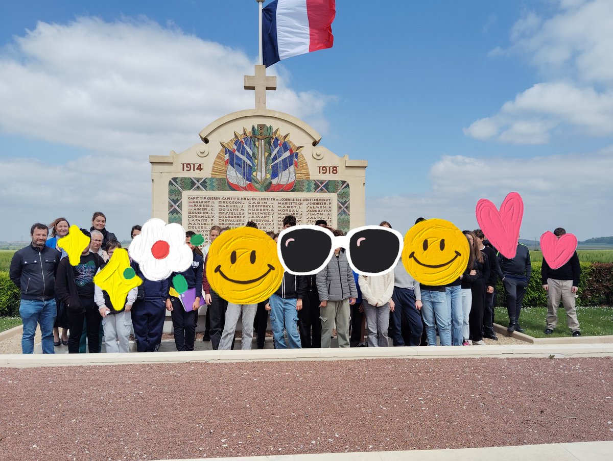 etourneau3's tweet image. Amener ses élèves de 4eme au @M2GMeaux, sur les circuits des champs de bataille, et bien sûr, sur la tombe et le Mémorial Charles Péguy ✅ #apprendre #appartenance
@Amitie_Peguy1