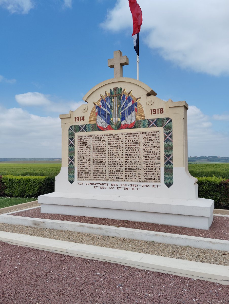 etourneau3's tweet image. Amener ses élèves de 4eme au @M2GMeaux, sur les circuits des champs de bataille, et bien sûr, sur la tombe et le Mémorial Charles Péguy ✅ #apprendre #appartenance
@Amitie_Peguy1