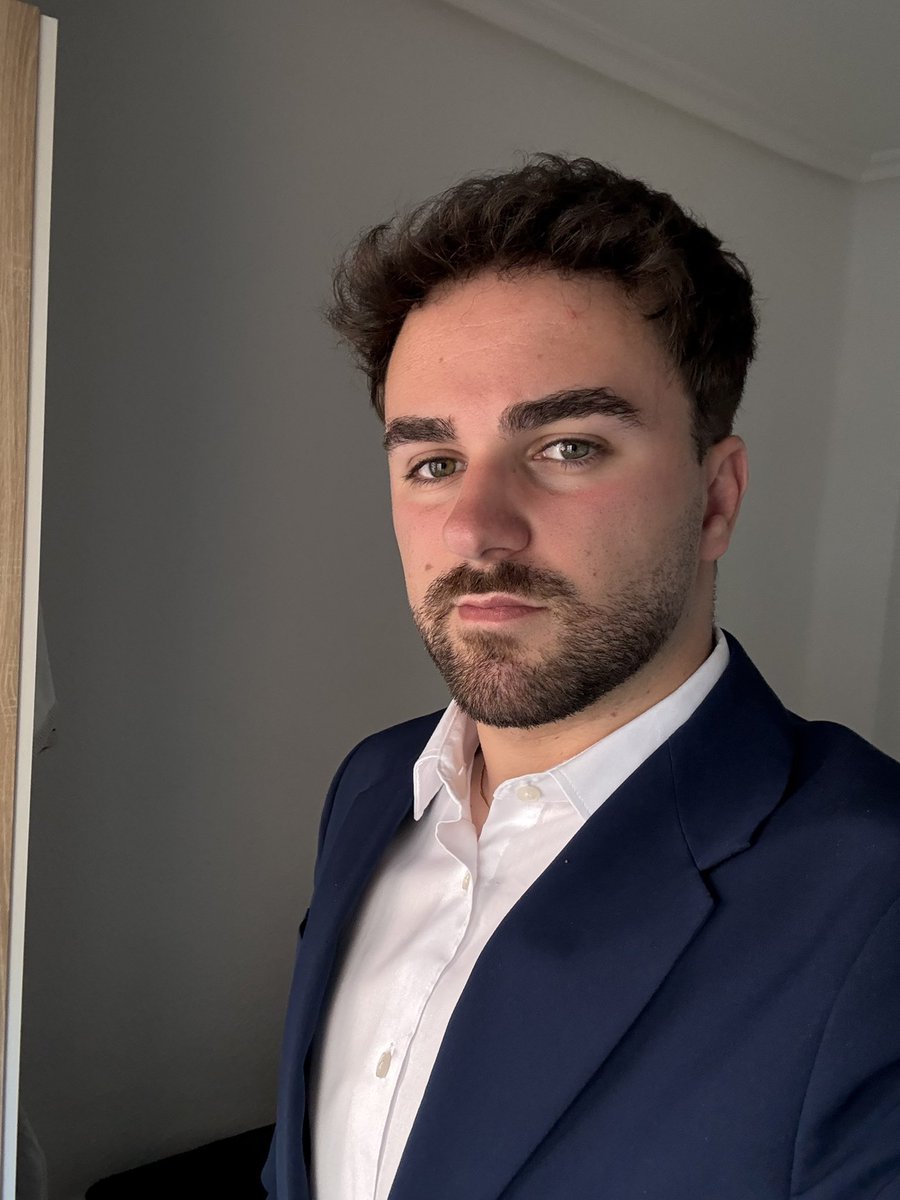 alejandrocdelg0's tweet image. día de traje  :)