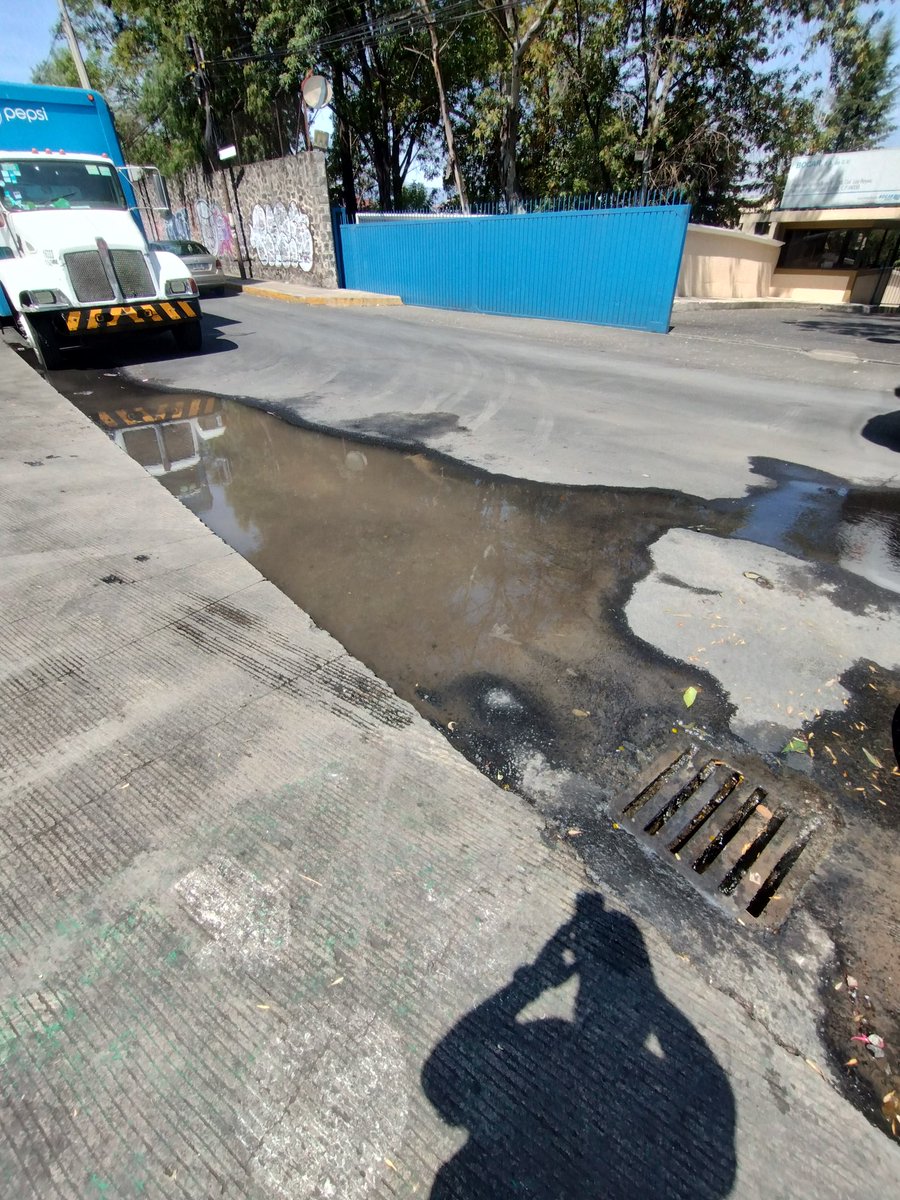 djsecs's tweet photo. @Alcaldia_Coy @locatel_mx @SEGIAGUA @GobCDMX Buen día, reporto una fuga de agua potable en CDMX Coyoacán calle profesora aurora reza 255 col. Los reyes, lleva 2 días, se formó el mismo día que la fuga de eje 10 y calle cruz verde en la misma colonia. Gracias. https://t.co/Apkne0ptqP