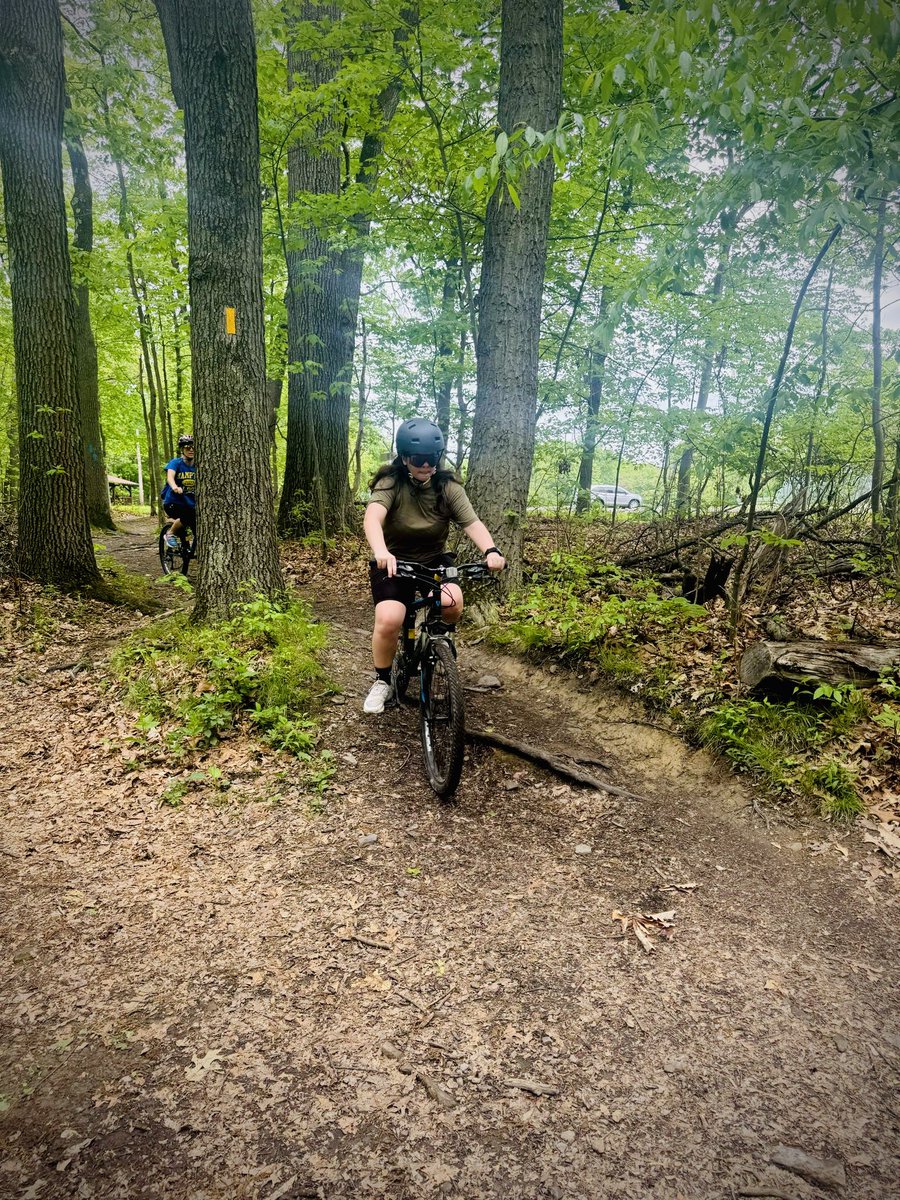 colin_dunlap's tweet photo. This is the kind of stuff more schools should do, w tax $$ and curriculum. We love Hampton Middle. They offer “advanced gym” where school-owned bikes are used for classes &amp; once a semester you go to North Park for a half-day and ride the trails.
Practical, non-mundane curriculum. https://t.co/tRU29tAdT4