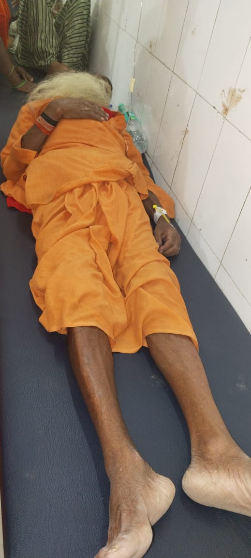 खैराबाद थाना क्षेत्र में एक संत की इतनी निर्मम पिटाई तो राक्षसों के राज में नहीं हुई होगी, अभी तक दोषियों पर कार्रवाई नहीं कर पाए थानाध्यक्ष?कल संत समाज सामूहिक निर्णय लेगा <a href="/sitapurpolice/">Sitapur Police</a> <a href="/dm_sitapur/">DM Sitapur</a> <a href="/myogiadityanath/">Yogi Adityanath</a> <a href="/dgpup/">DGP UP</a> <a href="/UPGovt/">Government of UP</a> <a href="/Uppolice/">UP POLICE</a> <a href="/VHPDigital/">Vishva Hindu Parishad -VHP</a> <a href="/aajtak/">AajTak</a> <a href="/AmitShah/">Amit Shah</a> <a href="/ANI/">ANI</a>