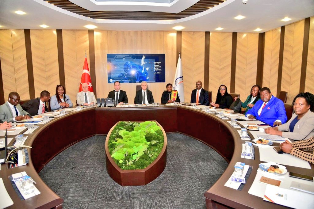 🇿🇼🇹🇷
Today HE Ambassador Alfred Mutiwazuka &amp; the Zimbabwe Land Commission delegation led by Commissioner L Marembo discussed important bilateral technical cooperation issues with Turkiye's General Directorate of Land Registry &amp; Cadastre.
<a href="/MoFA_ZW/">Ministry of Foreign Affairs and Int Trade</a> <a href="/HeraldZimbabwe/">The Herald Zimbabwe</a> <a href="/MaremboLauretta/">Lauretta Marembo</a>