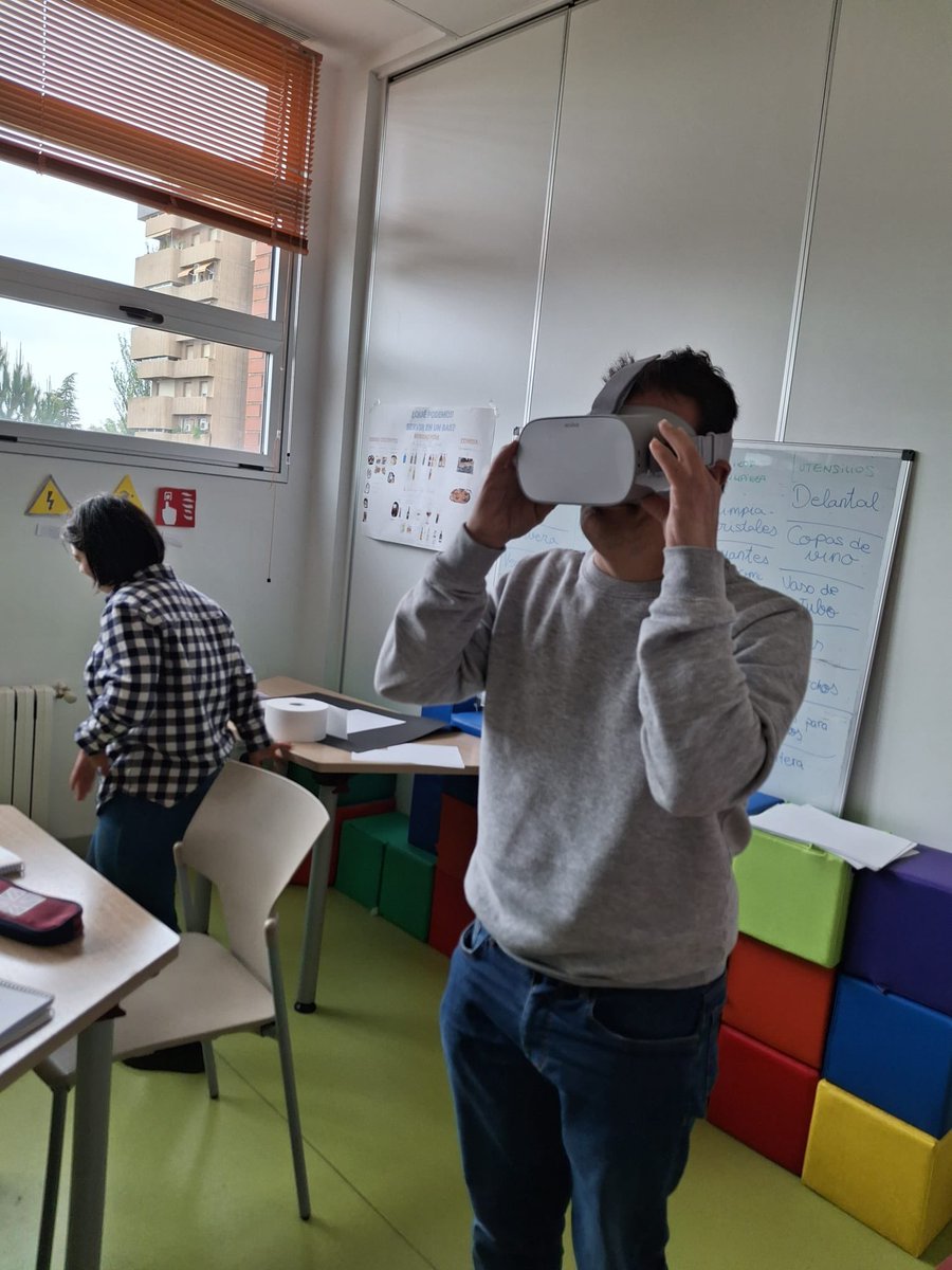 📢Nuestros chicos del Programa FSE+ de Inclusión Social, Garantía Infantil y Lucha Contra la Pobreza UNO A UNO PIN 2024-2025 en la formación 'Actividades Basicas en Hostelería' han trabajado esta semana...  ¡con la Realidad Virtual!