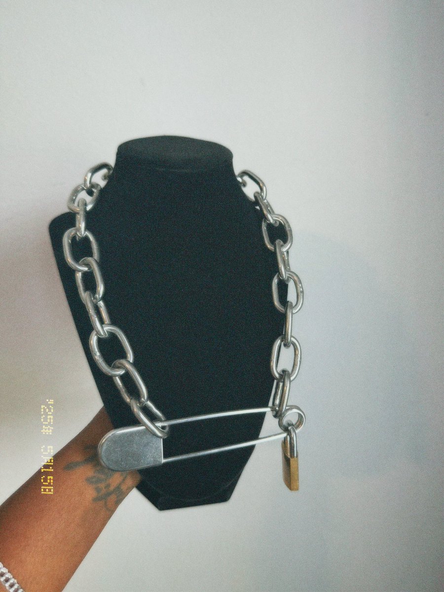 mekcawho2's tweet image. 🚀 new drop alert! yall ready for some fly shit ?🔥 Don’t miss out grab yours now! 💥 #NewDrop #FlyShit #killerlook 🖤