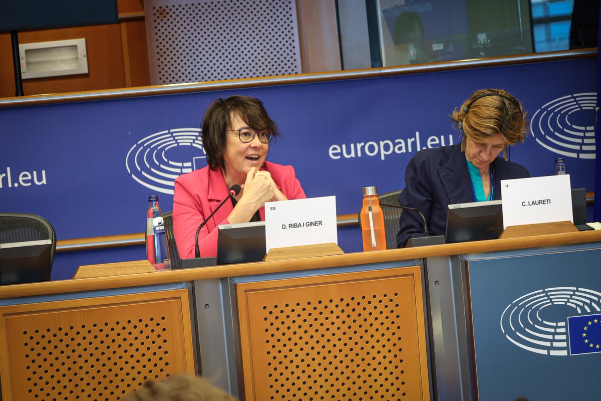 DianaRibaGiner's tweet image. La #UE i #Mèxic comparteixen molt més que comerç: també reptes globals com la igualtat de gènere, els drets humans i la justícia social.

Avui, a la Comissió UE-Mèxic, he defensat una agenda comuna per avançar conjuntament en aquests grans desafiaments.