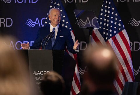 riotwomennn's tweet photo. @brhodes wtf is happening 

The priorities are so upside down

Hillary Clinton didn't die in 2016 &amp; President Biden is fine

In the last few wks, he's been proven so much more fit, able &amp; qualified to be our current President than the dangerous madman sleeping in public across the globe https://t.co/Be0QWcWy5W