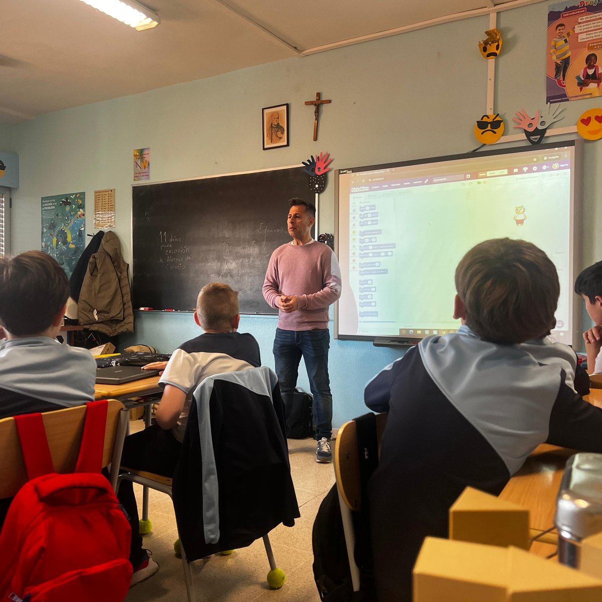 STrinidadZamora's tweet image. 🤖Talleres 'Pensamiento Computacional'
#MentoresDigitales  @cfiezamora
 🤫 Justo lo que necesitábamos:
➕ 'profesionales' del Aula que saben exactamente de qué hablan! 🙄 Felicidades, @educacyl
#FormaciónCyL de calidad y en cascada 
#Escuela40 
#NosCuidamos