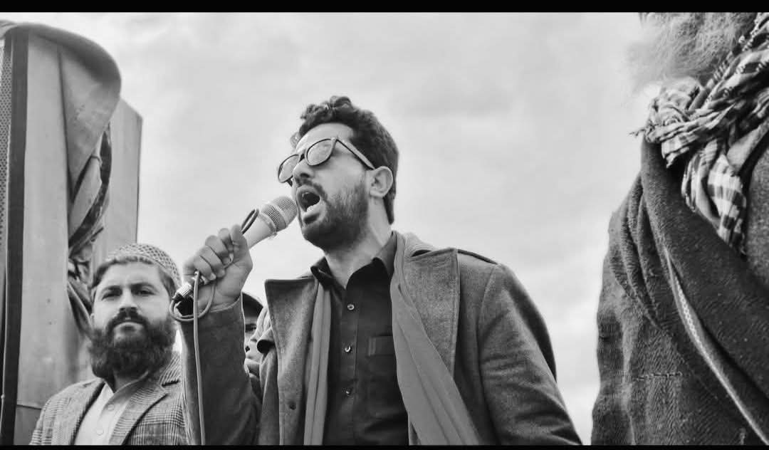 WajidAlijuma's tweet photo. میں عوامی ایکشن کمیٹی گلگت بلتستان کے رہنماؤں کی غیر قانونی گرفتاری کی شدید مذمت کرتا ہوں۔ یہ اقدام اگلے ہفتے ہونے والے قومی جرگہ کی عوامی مقبولیت سے انتظامیہ کی بوکھلاہٹ اور ریاستی جبر کو واضح کرتا ہے۔
#Gilgit 
#GB https://t.co/AysFVdee12