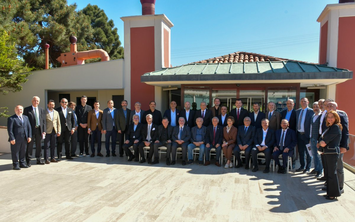 İstanbul Ticaret Odası Eğitim ve Sosyal Hizmetler Vakfı’nın 32. Genel Kurul Toplantısı, Divan Başkanlığı’nı İTO Meclis Başkanı Dr. Erhan Erken’in üstlendiği oturumla gerçekleştirildi.

Açılış konuşmasını İTO Başkan Yardımcısı Mehmet Develioğlu’nun yaptığı toplantıya, İTO Yönetim