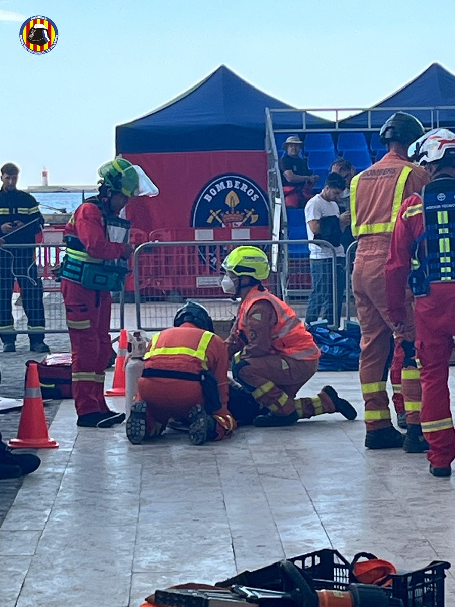 BombersValencia's tweet photo. Participem al #ENRAT celebrat a Cartagena, amb 2 equips representants de @BombersValencia.
✅Millorem dia a dia en rescats en accident
✅Perfeccionem tècniques en excarceració i atenció a víctimes
Els nostres equips han fet hui una actuació excel·lent
💪Divendres més proves! https://t.co/lse8j0xvcN
