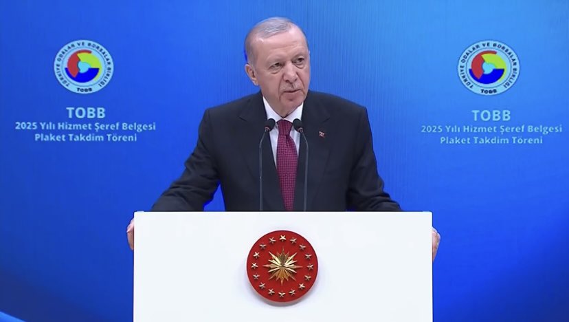 yahyatoplu's tweet photo. Cumhurbaşkanımız Sayın @RTErdogan’ın teşrifleriyle TOBB Başkanımız Sayın @RHisarciklioglu’nun himayelerinde gerçekleştirilen “TOBB Hizmet Şeref Belgesi ve Plaket Takdim Töreni”nde şahsıma tevdi edilen onur ve gurur vesilesi ödül için teşekkür ederim.
@TOBBiletisim @PTBiletisim https://t.co/TgxL1iA3g9