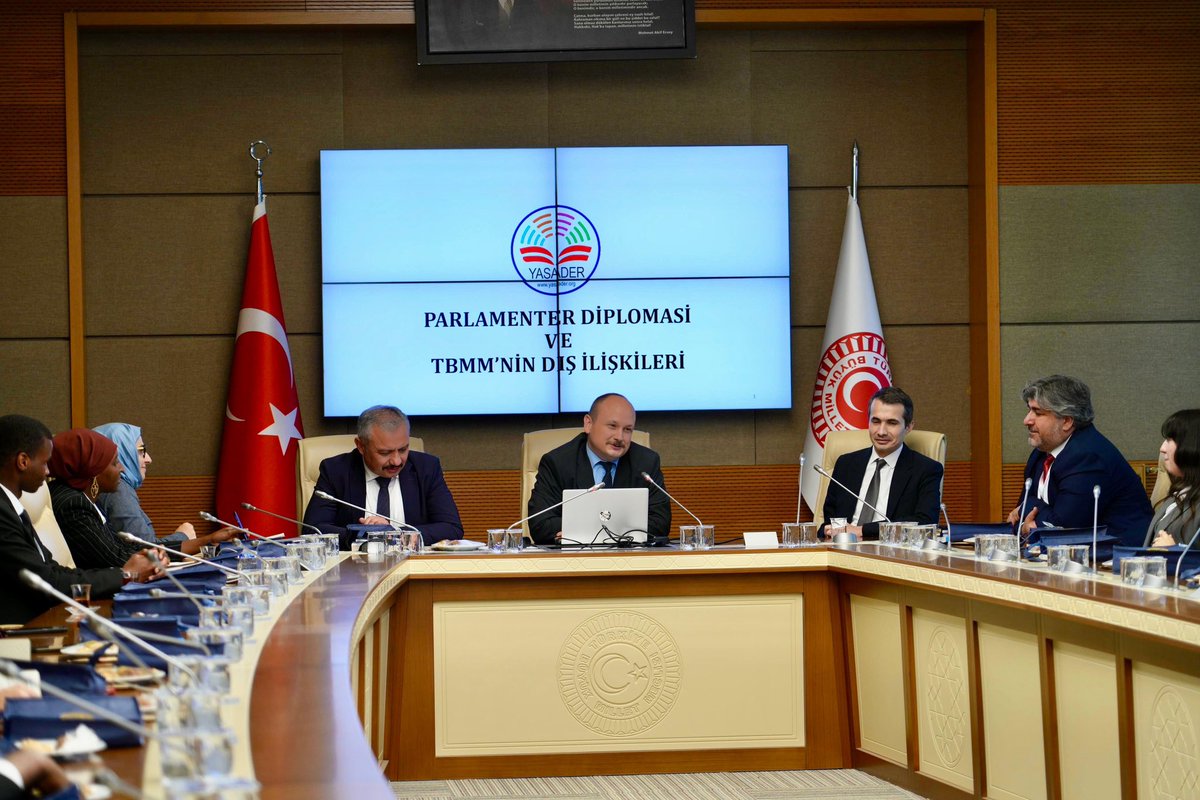 TMaarifVakfi's tweet photo. Eskişehir Milletvekili Prof. Dr. Ayşen Gürcan mezun öğrencilerimizle bir araya geldi. 

Daha sonra TBMM bünyesinde faaliyet gösteren Yasama Derneği mezun öğrencilerimizi ağırladı. 

@Yasader yetkilileri tarafından yapılan sunumda parlamenter sistem, yasa yapım süreci ve yasama faaliyetlerinin teknik boyutları ele alındı.