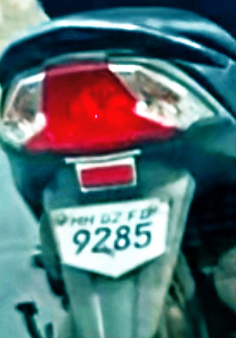 Becoz <a href="/MTPHereToHelp/">Mumbai Traffic Police</a> doesn’t act, they Do Not Care!! No Helmet, No Insurance, Talking on Mobile. Goregaon W.E Highway (Aarey Flyover) <a href="/idiots/">idiots</a> <a href="/MumbaiRTO/">Road Traffic Offence</a> <a href="/RoadsOfMumbai/">Roads of Mumbai</a>