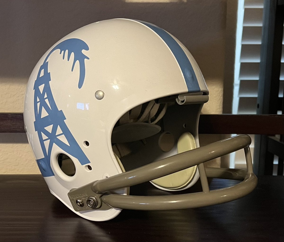 BudsOilers's tweet photo. Do you remember the Oilers prototype helmets? What did you think? #LuvYaBlue https://t.co/IZg4v2UEBZ