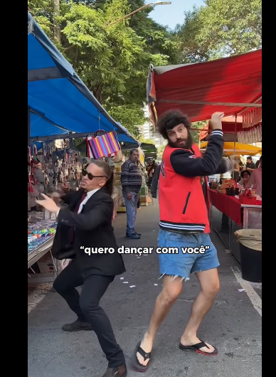 leomuitoputo's tweet photo. juntou os 2 cara mais sem graça da terra https://t.co/DaTRUb2a3a