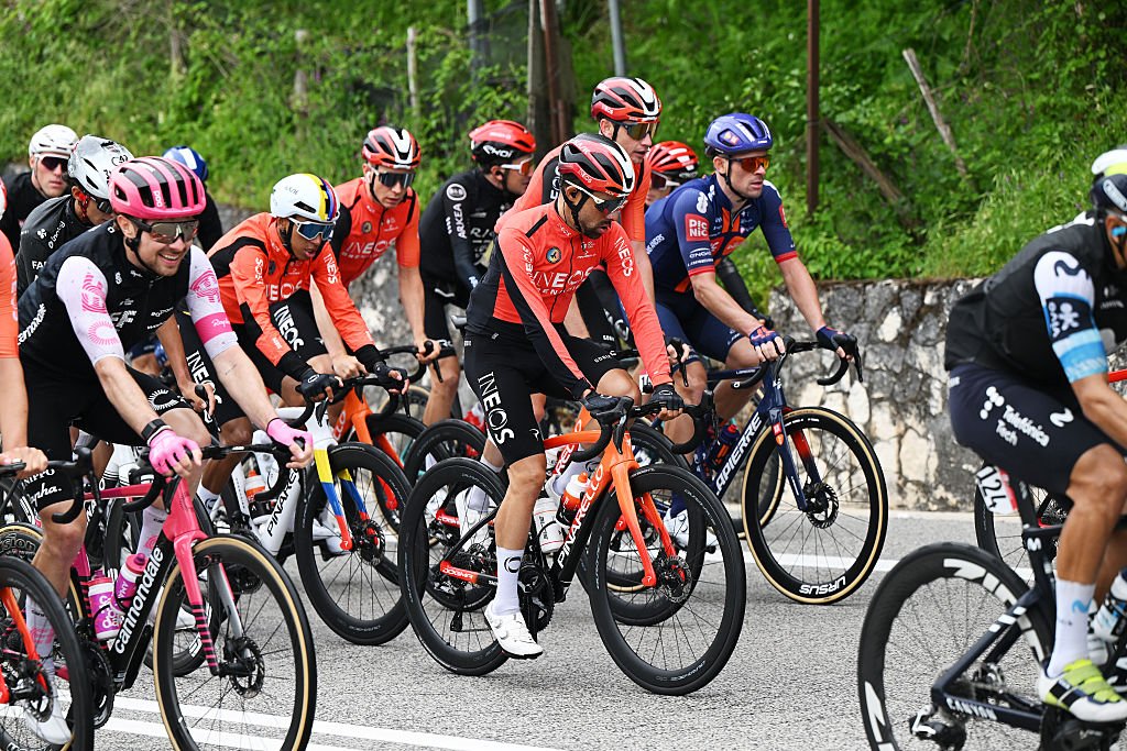 Jonathan Castroviejo (@jcastroviejo) on Twitter photo I hope everyone is ok following the incident
Espero que todos los involucrados en la caída de hoy en el <a href="/giroditalia/">Giro d'Italia</a> estén bien I hope everyone is ok following the incident
Espero que todos los involucrados en la caída de hoy en el <a href="/giroditalia/">Giro d'Italia</a> estén bien