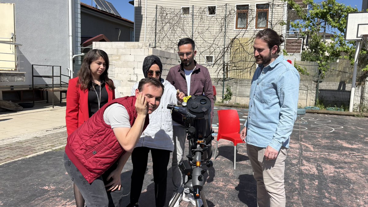 DuzceBilim's tweet photo. Düzce Bilim Merkezi olarak, Pozitif Yaşam Özel Eğitim ve Rehabilitasyon Merkezi’ni ziyaret ettik. 

Özel çocuklarımızla birlikte teleskoplarımızla Güneş gözlemi yaptık, onlara küçük hediyeler verdik ve doyasıya eğlendiğimiz güzel bir gün geçirdik.

 #EngellilerHaftası https://t.co/h5tRG28Lwi