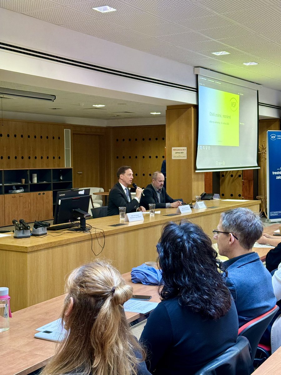 Workshop „Oběti známé, neznámé“ přinesl důležitá data. 📊 

Institut pro kriminologii a sociální prevenci (IKSP) představil výsledky výzkumu, který ukazuje, jak kriminalita zasahuje životy lidí v České republice.

Na workshopu proběhla i diskuze zástupců Probační a mediační