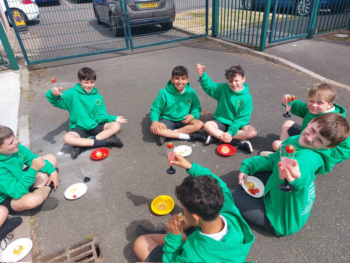 Seahorses_Class's tweet image. Congratulations to our Y6s who have handled SATs week brilliantly. We're so proud of your attitude &amp;amp; resilience. Well deserved celebratory fizz (lemonade) and strawberries this morning. Thank you Willows Friends for your help with breakfast and treats @WillowsCE @cormorantsclass