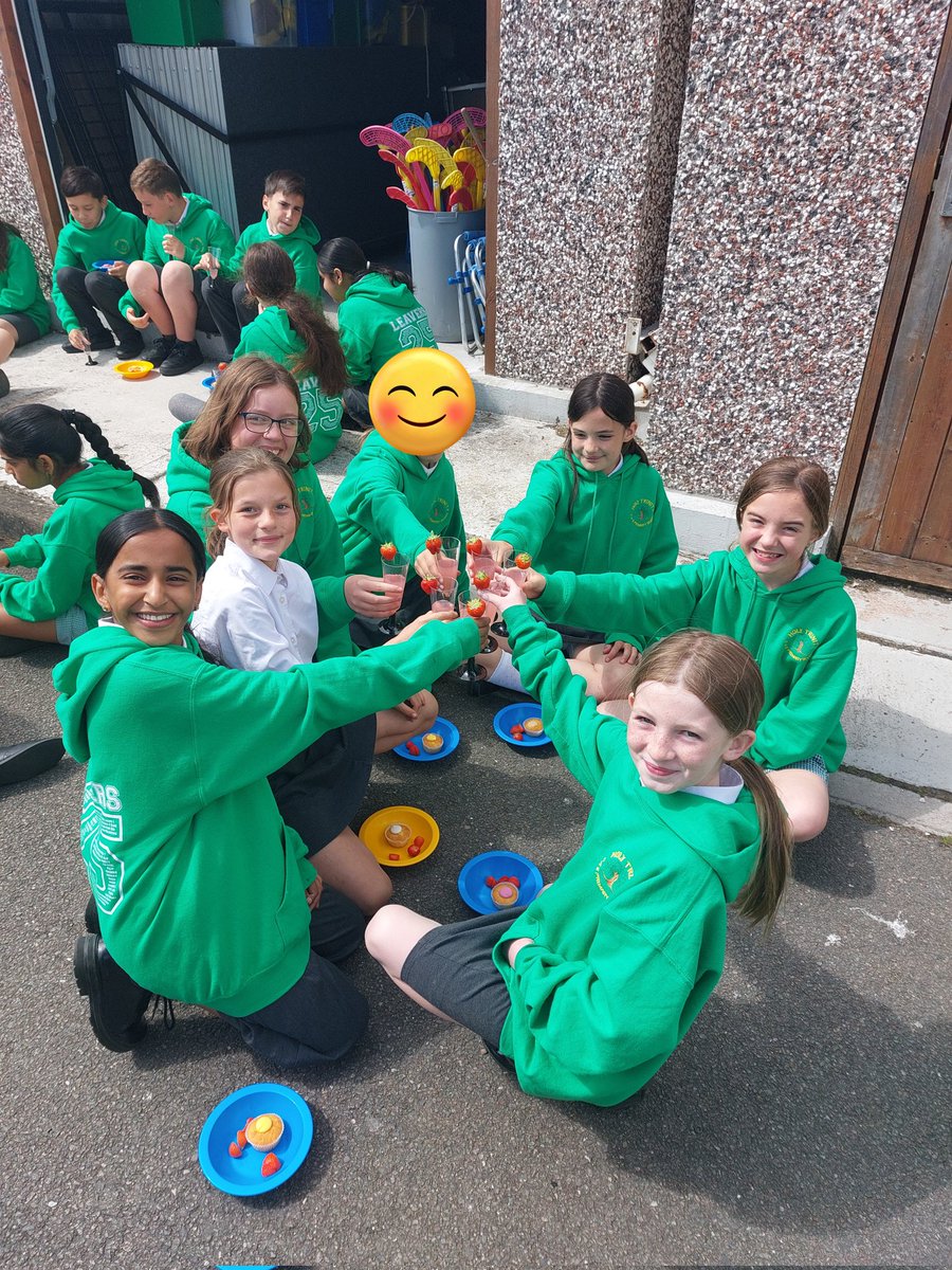 Seahorses_Class's tweet image. Congratulations to our Y6s who have handled SATs week brilliantly. We're so proud of your attitude &amp;amp; resilience. Well deserved celebratory fizz (lemonade) and strawberries this morning. Thank you Willows Friends for your help with breakfast and treats @WillowsCE @cormorantsclass