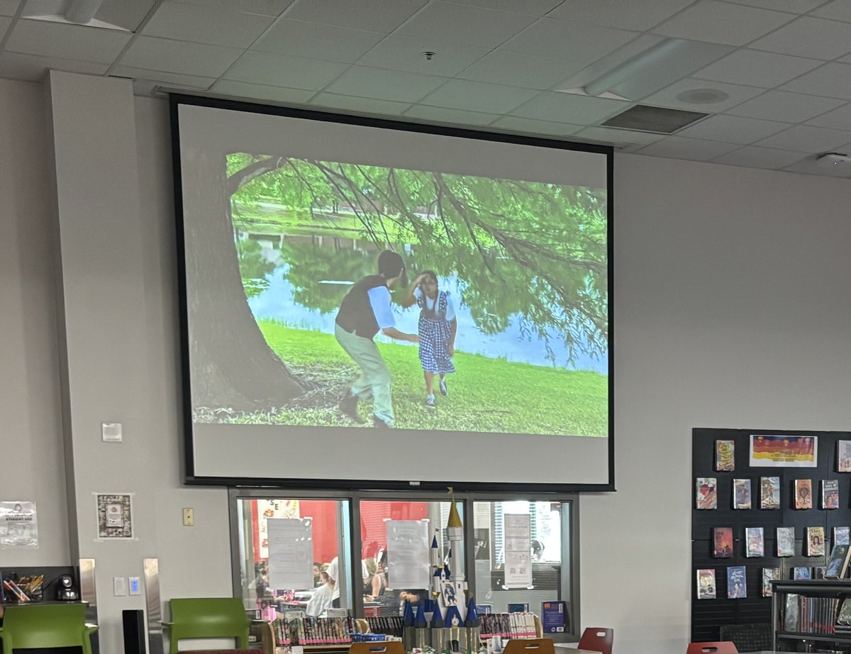 CHS9LIB's tweet image. This week, the CHS9 Library hosted the first ever screenings of Hansel and Gretel, a short film created by the ASL Movie Club. 
Fun fact, none of the actors in the film are taking ASL in class! 
Thanks to the ASL Movie Club and sponsor Mrs. Fitzgerald! 
#CHS9Reads @CISDlib @CHS_9