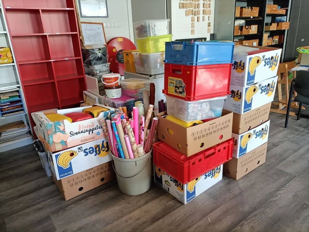HHiphuis's tweet photo. Laatste loodjes!! Morgen maken we een met de verhuizing naar de Halvestraat! 💪 #hethiphuis #deventer #gezelligheidkentgeentijd #creatief #gezellig #dagbesteding #hergebruik #recycle #goahead https://t.co/tPDidA3mHR
