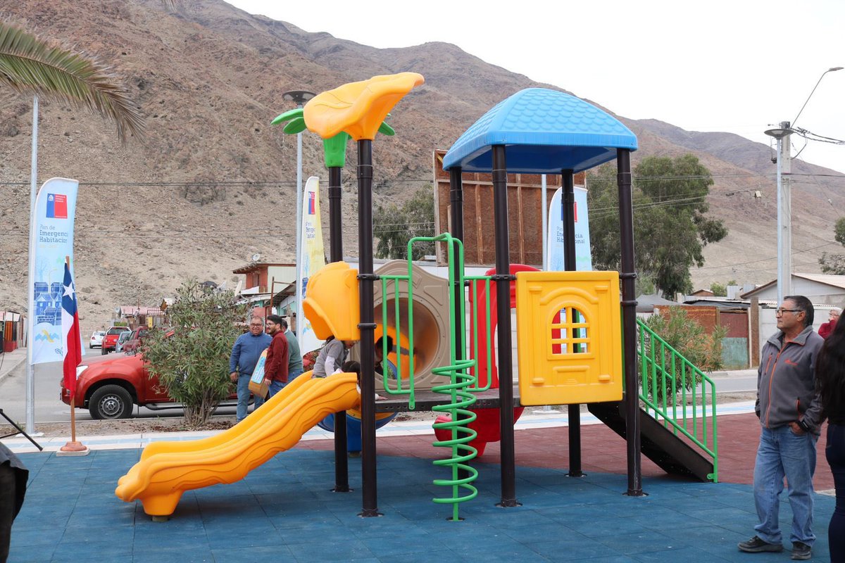 ¡Seguimos construyendo mejores barrios para Chañaral! 🏠 ✨Celebramos junto a la comunidad Chañaralina la inauguración de las nuevas plazas "Teniente Merino Correa y "Cristo Rey. Ambas intervenidas gracias al programa de "Mejoramiento de Viviendas y Barrios del @minvuchile