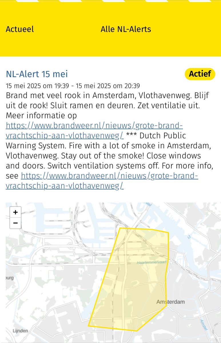 Brand aan boord van vrachtschip in Amsterdam