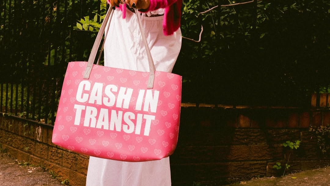 The Zone @ Rosebank (@rosebankthezone) on Twitter photo Cash in Transit but make it pink 💸 This winter, turn heads with the bold <a href="/GradeAfrica/">Grade Africa</a> tote - built for hustle, styled for the streets 🙆♀️🎀💓
❄️ Who says winter can’t be loud?
#TheZoneRosebank
#OnlyAtTheZone
#GradeAfrica
#CashInTransit
#WinterStyle
#PinkPower Cash in Transit but make it pink 💸 This winter, turn heads with the bold <a href="/GradeAfrica/">Grade Africa</a> tote - built for hustle, styled for the streets 🙆♀️🎀💓
❄️ Who says winter can’t be loud?
#TheZoneRosebank
#OnlyAtTheZone
#GradeAfrica
#CashInTransit
#WinterStyle
#PinkPower
