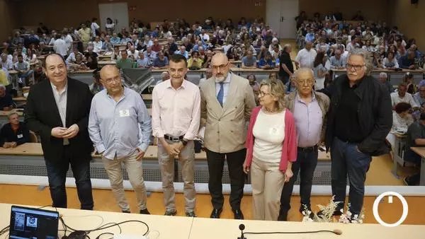 Agraïts a Colectivo Prometeo de Còrdova x convidar-nos a la taula debat sobre l’actualitat del pensament de Julio Anguita. Republicanisme compartit amb <a href="/ehbildu/">EH Bildu</a> i <a href="/IzquierdaUnida/">Izquierda Unida🔻🇵🇸</a> <a href="/obloque/">BNG - Bloque Nacionalista Galego</a> basat en el respecte i en el convenciment q som a la mateixa riba.