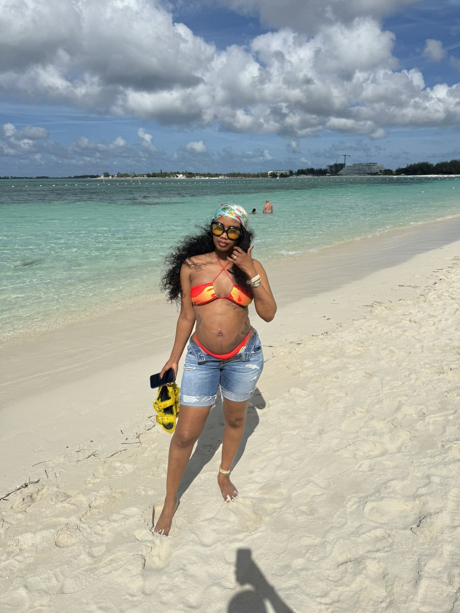 Chinkyface_'s tweet image. Fell in love and got a bump 🥰❤️🤰🏽