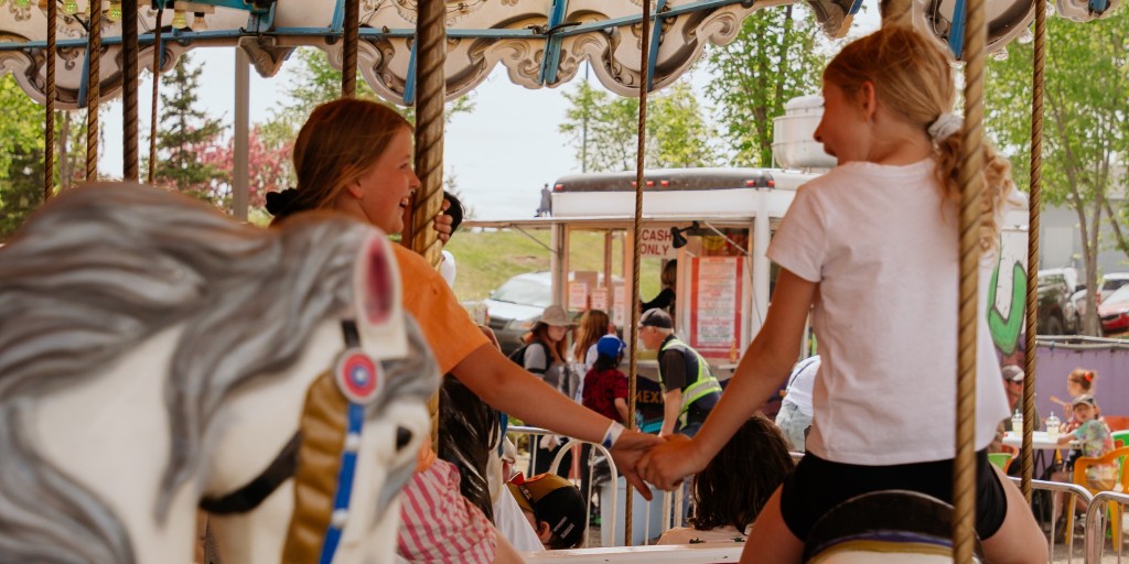 #FarmersDays is right around the corner! Do you have a buddy to check out events with yet? Connect with your neighbours &amp; see if they are going, too. A community event is the perfect chance to get to know someone new. 

Neighbourhood Connect resources  at: stonyplain.com/NeighbourhoodC…