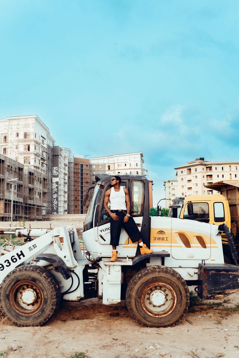 s0mtee_'s tweet photo. Moments like this remind me why I stay solid. No pack n go here. ♠️🪙
📸 @nnamdiiobi
#somtee #packngo #newmusicsoon https://t.co/507HfCgMLl